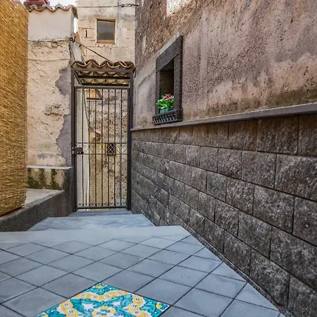 B&B Cortile Aurora Bronte Exterior photo